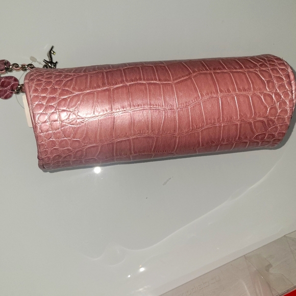Liz Claiborne Croc-Embossed Pink Wristlet - Picture 6 of 7